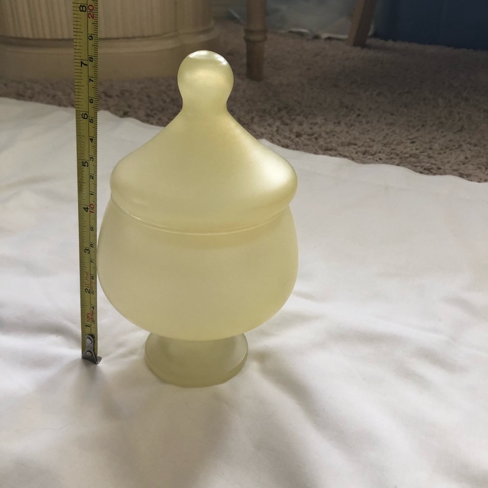 VINTAGE NWOT YELLOW GLASS BOTTLE - Picture 4 of 8